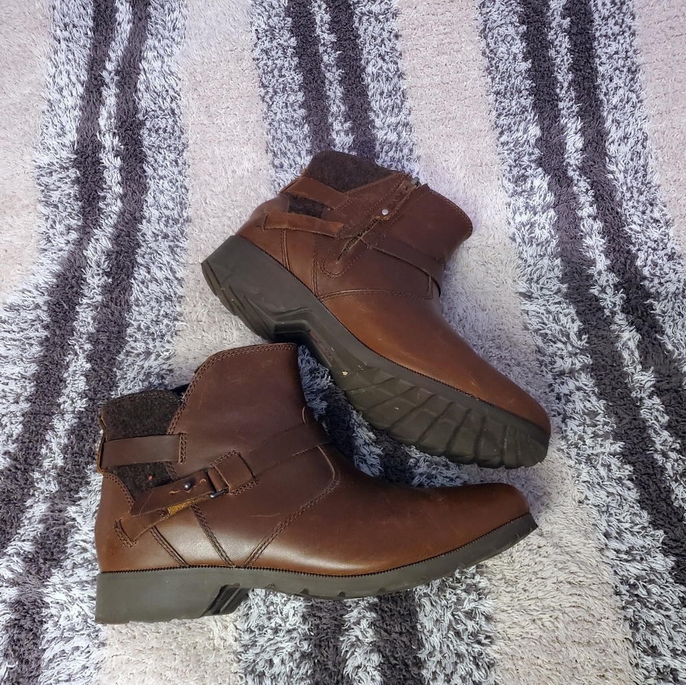 🎈Teva Delavina boots🎈